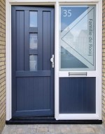 Raamfolie voordeur 3 driehoeken met huisnummer en naam5